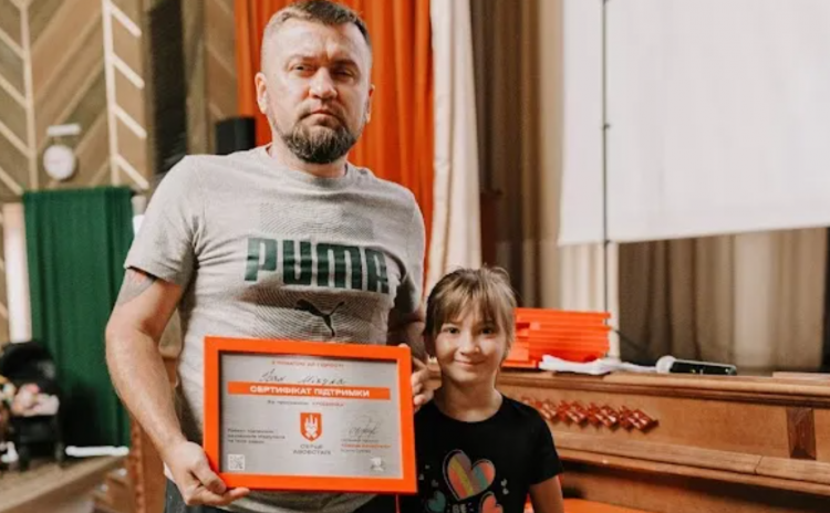 Родина знову разом: оборонець Маріуполя після російського полону отримав квартиру від «Серця Азовсталі»