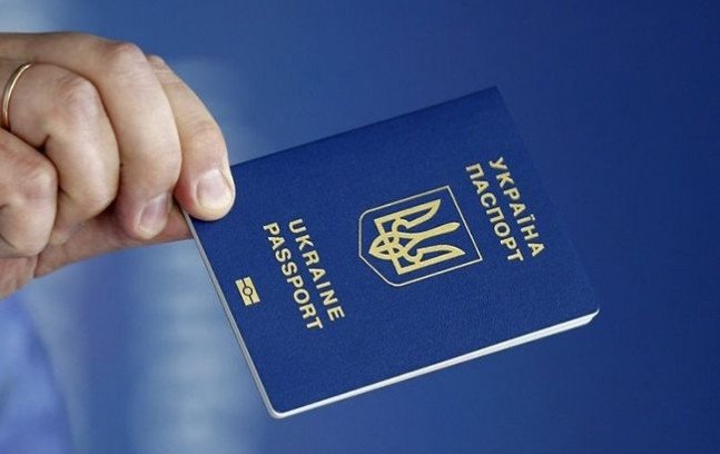 Загубили паспорт за кордоном: як повернутися в Україну без оформлення нового документа