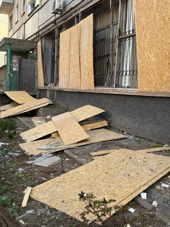 ШОК! Не залишилося жодного вцілілого вікна після ракетного обстрілу 29 березня - фото
