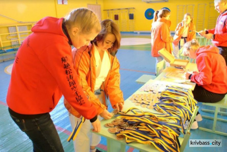 Спортивные баталии: в Кривом Роге прошёл чемпионат по карате среди детей (ФОТО)