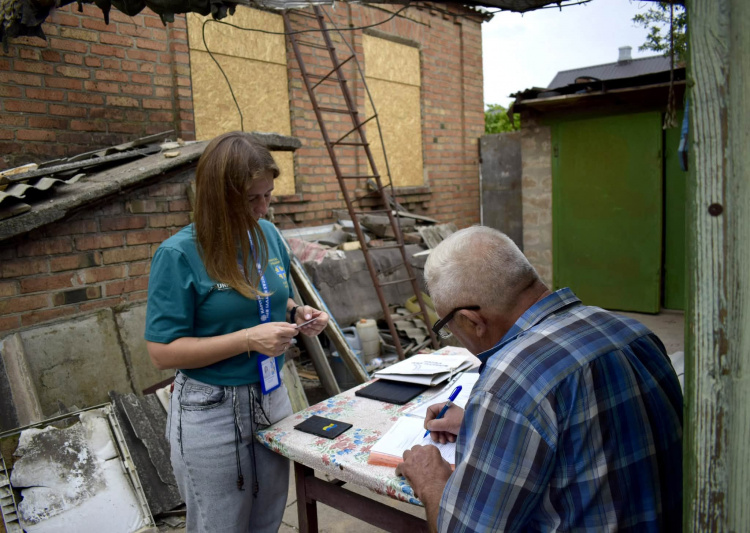 Встигнути до холодів: у Радушному відновлюють житло після ракетного обстрілу