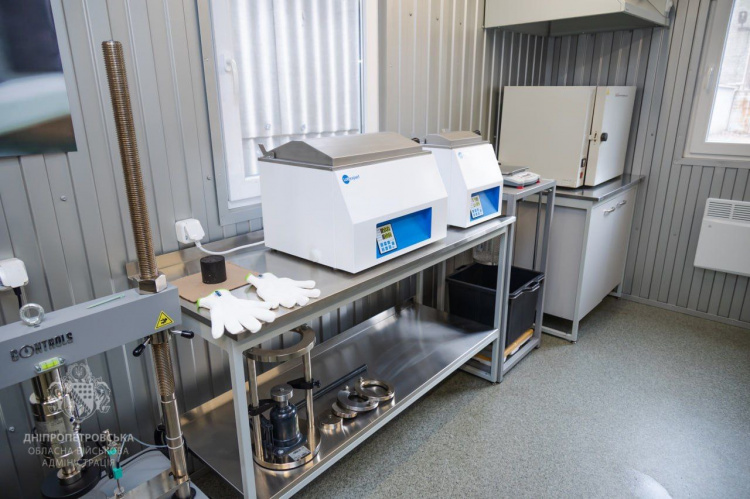 Контроль якості доріг: на Дніпропетровщині відкрили сучасну лабораторію експертиз