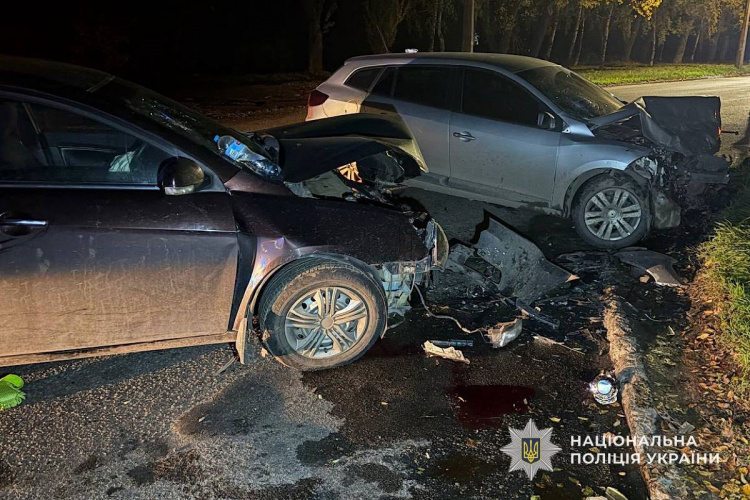 Не поділили дорогу: у Кривому Розі через вечірню аварію до лікарні потрапили пʼятеро людей