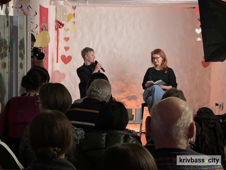 «Домашні читання» у Кривому Розі: Олена Гусейнова та Іванна Скиба-Якубова презентували свої поетичні збірки