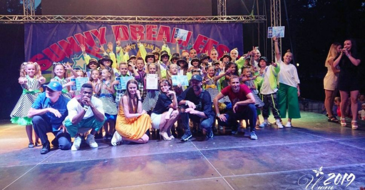 Гран-при и золото завоевали криворожские танцевальные коллективы на фестивале в Болгарии (фото)