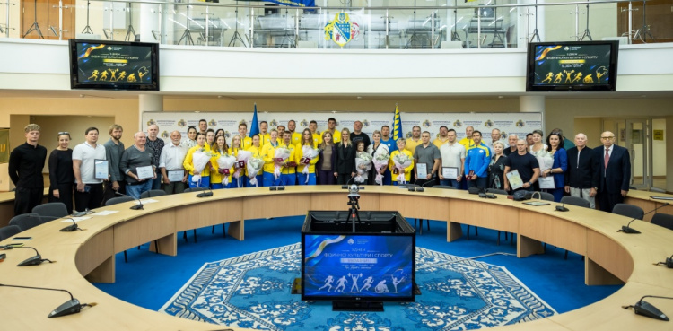 На Дніпропетровщині нагородили видатних спортсменів і наставників - фото пресслужба Дніпропетровської ОВА