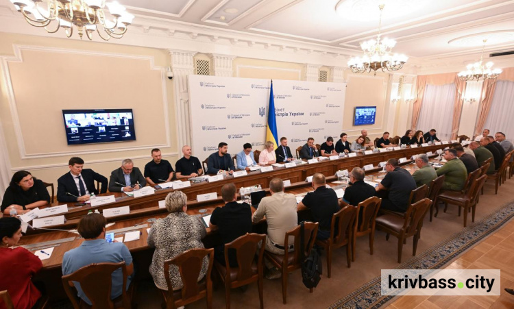 Примусова евакуація: з кількох сел на Дніпропетровщині терміново вивозять родини з дітьми