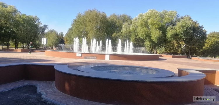 У Кривому Розі запустили фонтан після ремонту: скільки це коштувало громаді