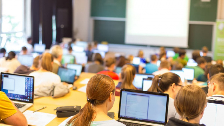 Вступна кампанія-2026: який на Дніпропетровщині найдешевший університет