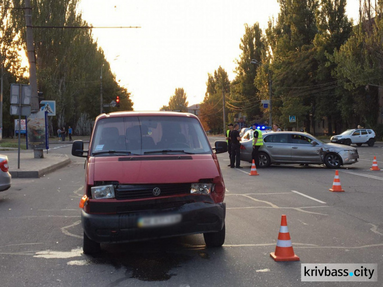 Авария в Кривом Роге: на перекрёстке столкнулись две машины, пострадала женщина (ФОТО)