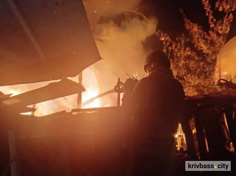 Били артилерією та безпілотниками: росіяни знову обстріляли громади Нікопольщини