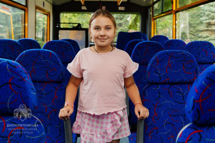 Завдяки підтримці ЄС: громаді Криворіжжя передали інклюзивний шкільний автобус