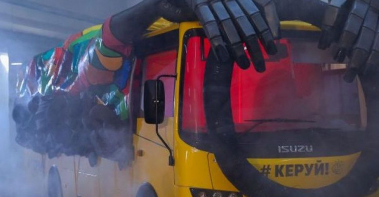 Внимание: криворожане могут встретить на автодорогах неуправляемый автобус-приведение (ФОТО, ВИДЕО)