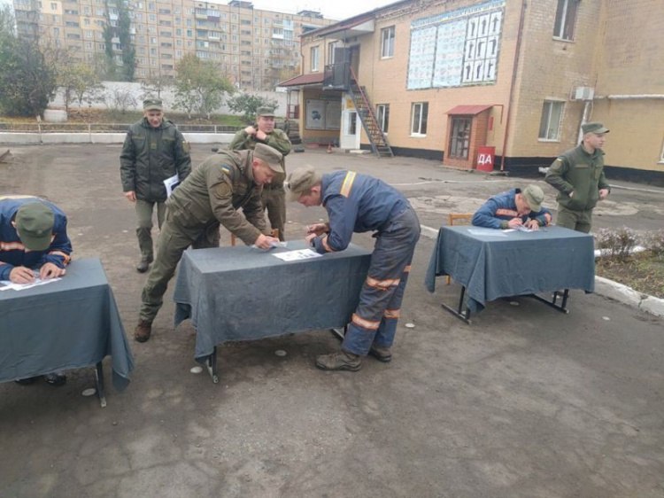 В Криворожской бригаде автомобилисты соревновались в водительском мастерстве