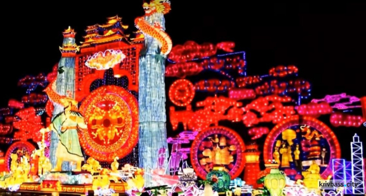 В Китае к новому году зажгли гигантские фонари (ФОТО+ВИДЕО)