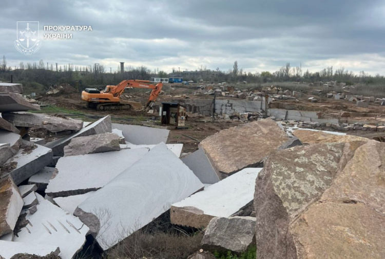 Незаконний видобуток майже 5 років: на Дніпропетровщини викрили схему підприємців 