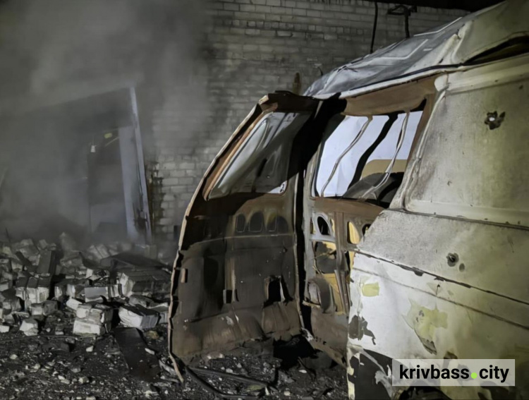 Постраждала жінка і зруйнована інфраструктура: росіяни атакували дронами та артилерією Дніпропетровщину