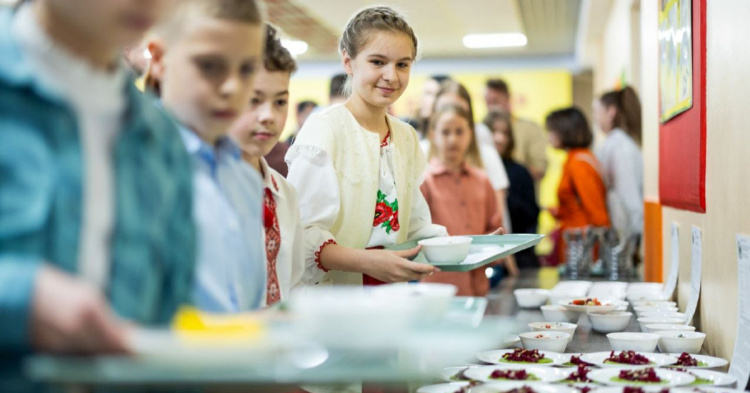 Харчування учнів - фото ілюстративне з відкритих джерел