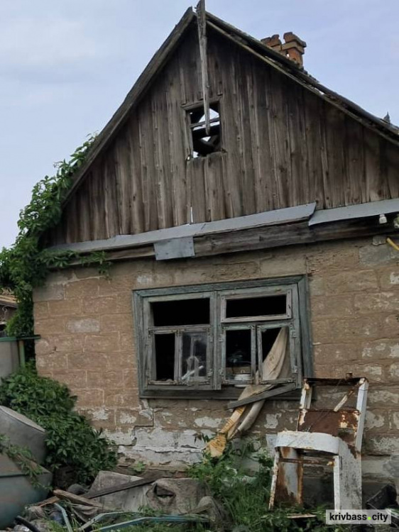 Під вогнем артилерії і систем залпового вогню: росіяни продовжують тероризувати громади Нікопольщини