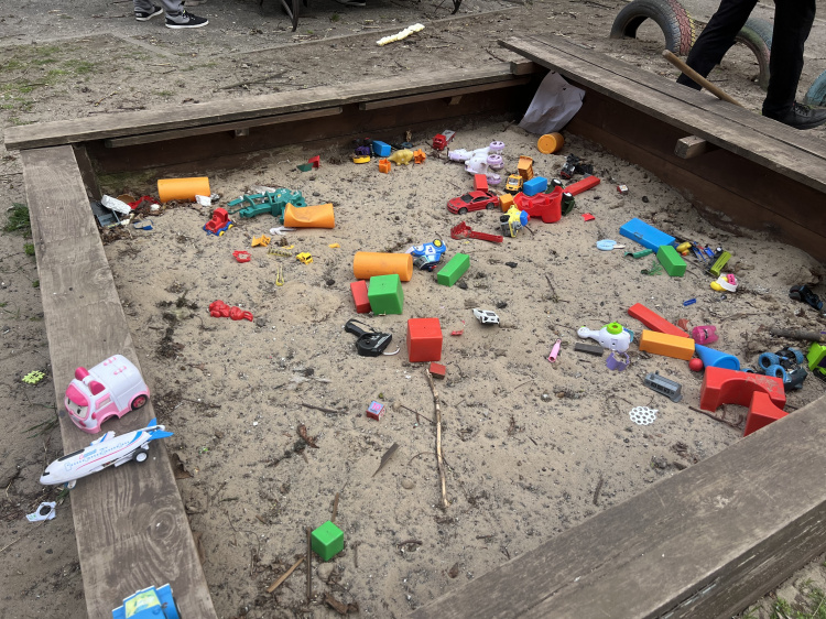 ШОК! Не залишилося жодного вцілілого вікна після ракетного обстрілу 29 березня - фото