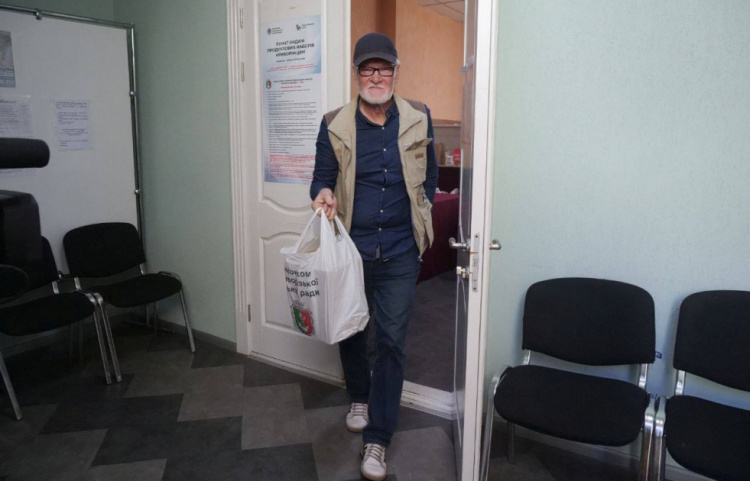 Продуктові набори - фото управління преси виконкому Криворізької міської ради