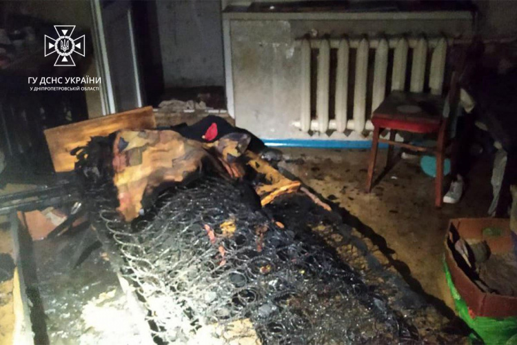 83-річна жінка отруїлася димом під час пожежі у Довгинцівському районі