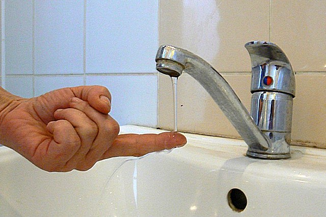 Зниження тиску води - фото ілюстративне з відкритих джерел