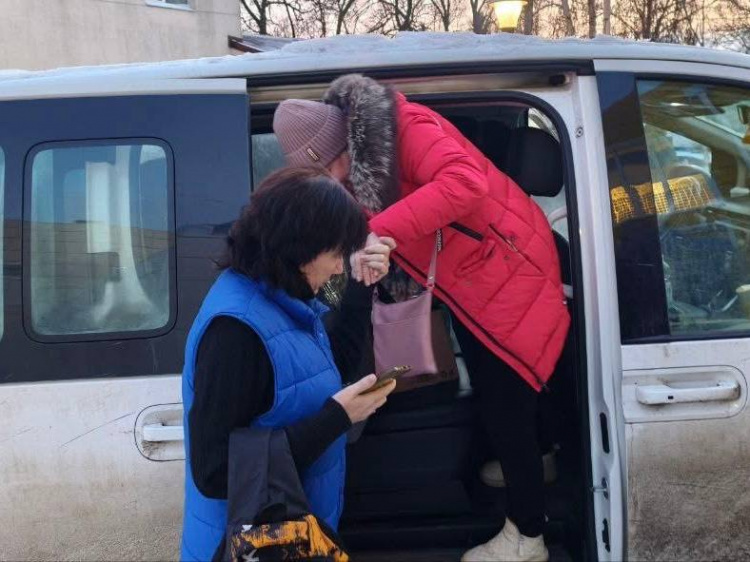 На Дніпропетровщині триває евакуація з прифронтових громад: скільки людей виїхали у безпечні місця