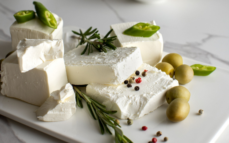 Користь сиру фета: простий спосіб підтримати кістки та серце - фото з відкритих джерел