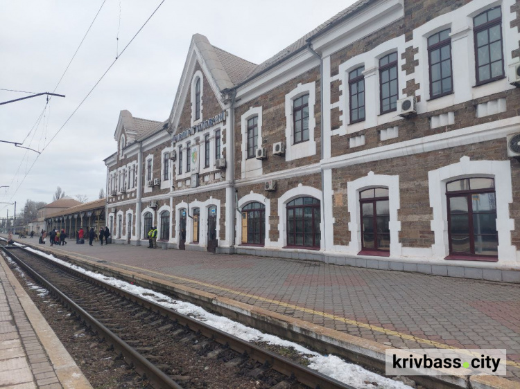 Придніпровська залізниця призначила ще чотири приміські поїзди до Кривого Рогу: розклад руху