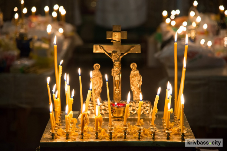 Проводки, гробки і Радониця: що нести на кладовище та у церкву у поминальні дні