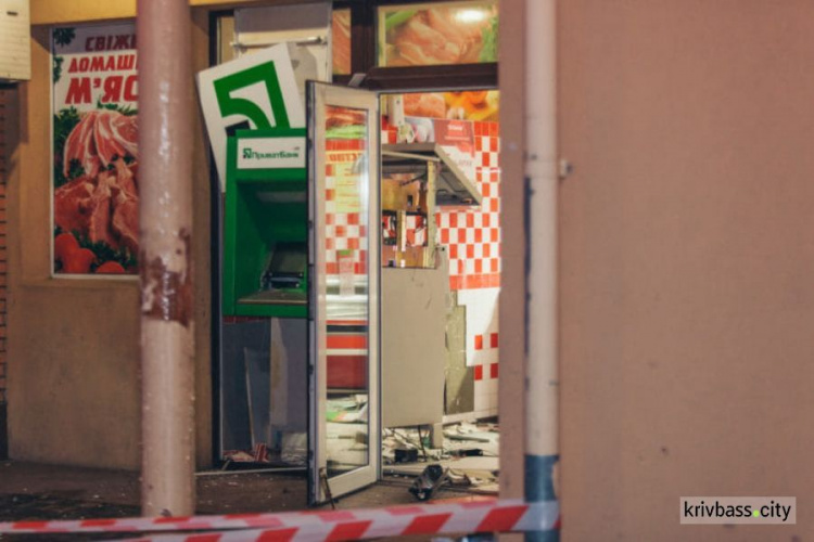 Криворожанам заплатят 50 000 гривен за помощь в поиске преступника, взорвавшего банкомат в Днепре (фото)