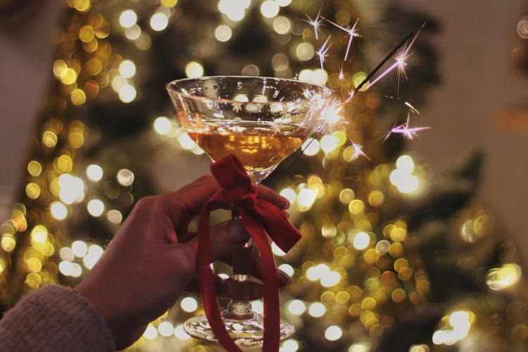 Чому дорослим важливо прикрашати ялинку - фото з відкритих джерел