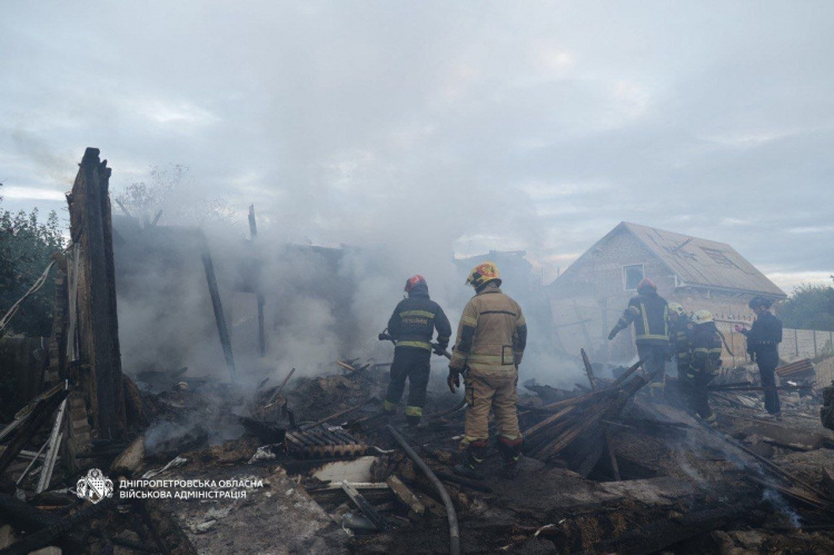 Понад 40 атак і троє поранених: що відомо про обстріли Дніпропетровщини 27 жовтня