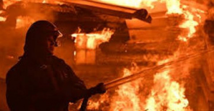 В Кривом Роге пожарные спасли из огня мужчину