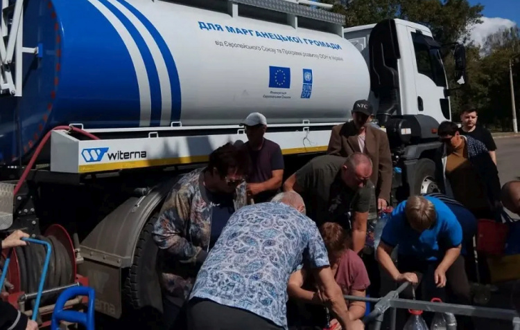 Пункт роздачі води - фото ілюстративне з відкритих джерел