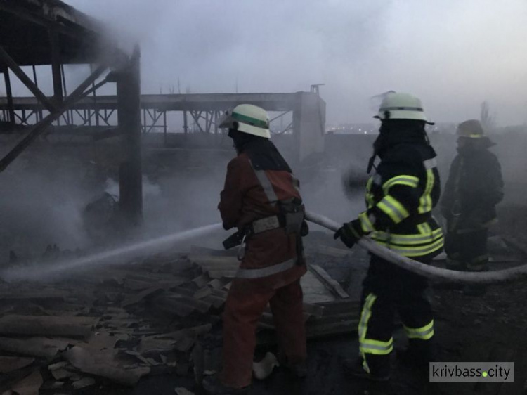 Пожар на территории института «Механобрчермет» - горела крыша ангара