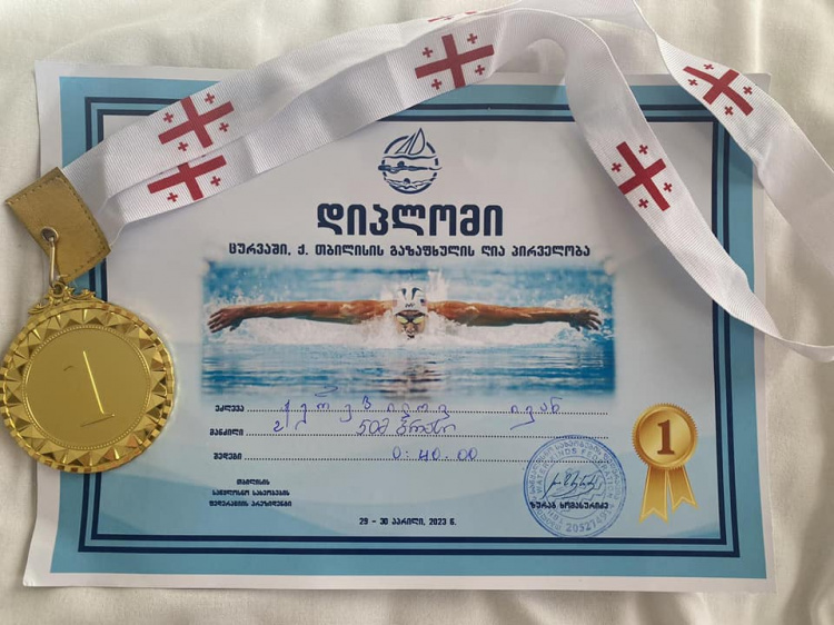 На змаганнях з плавання у Грузії криворізький спортсмен виборов три медалі: подробиці