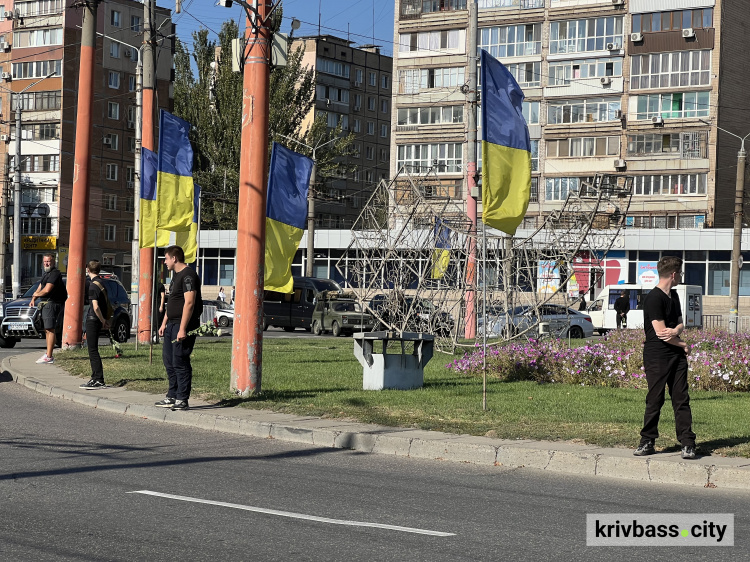 Живий коридор на честь полеглого захисника Данила Настича: як криворіжці прощалися з «Рижим»