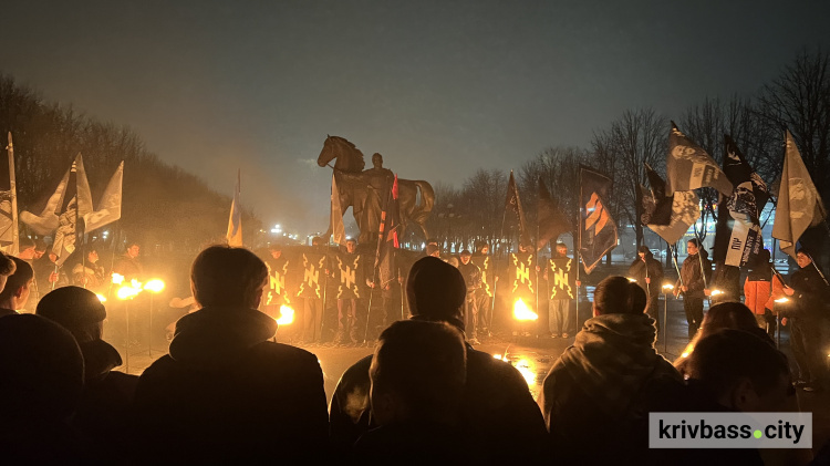 «Бути воїном – жити вічно»: до річниці повномасштабного вторгнення криворіжці провели памʼятну ходу