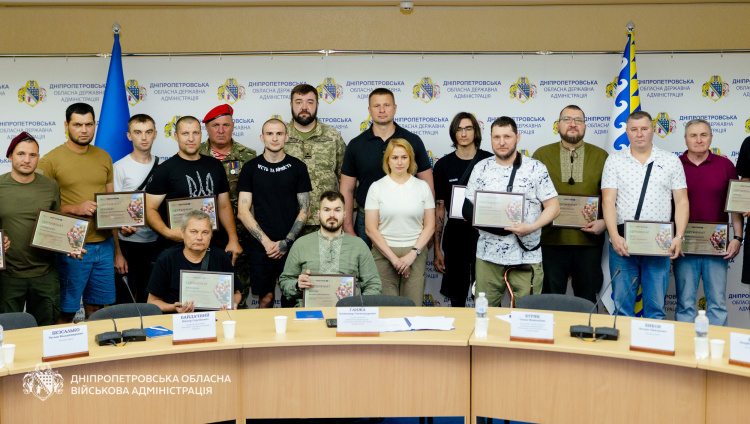 Учасники бойових дій отримали сертифікати на придбання житла - фото пресслужба Дніпропетровської ОВА