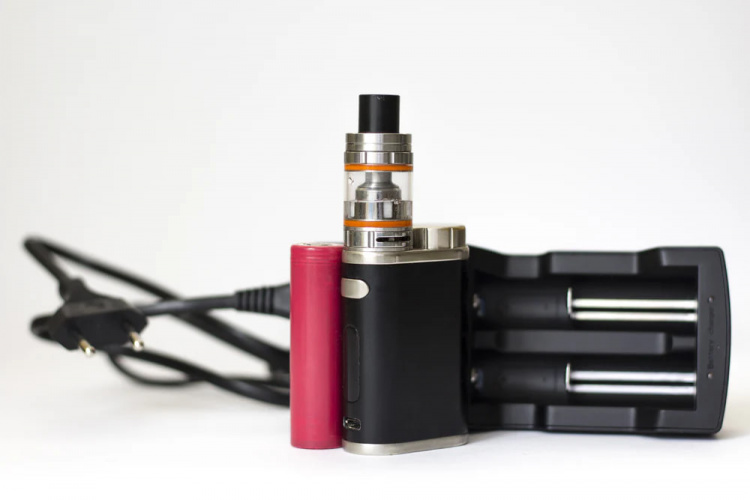 Безпека понад усе: основні правила поводження з літій-іонними акумуляторами в електронках