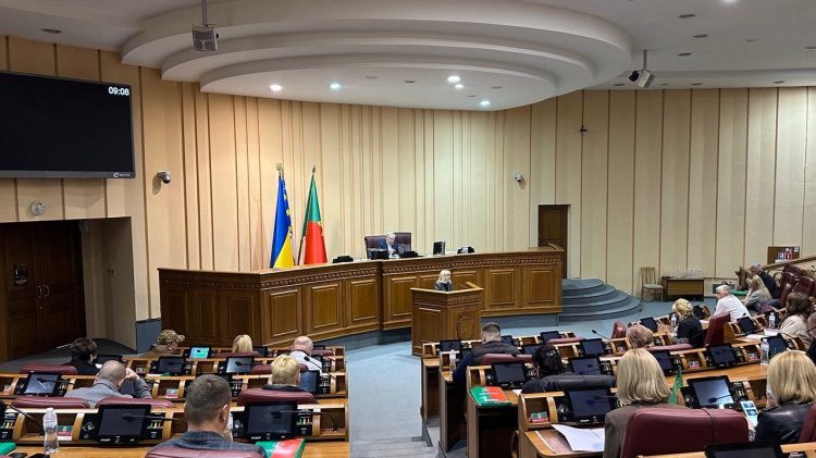 Допомога ЗСУ, ремонт тепломереж та соцвиплати: що вирішили депутати Кривого Рогу на квітневій сесії