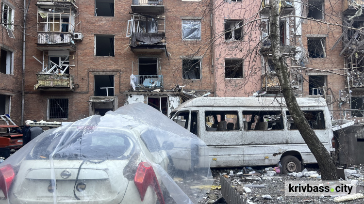 «Ми боремося за його життя» - у лікарні прооперували криворіжця, який постраждав від удару «Іскандером» по житловому будинку 8 січня 