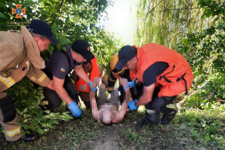 У Кривому Розі рятувальники дістали тіло чоловіка з річки: що сталося