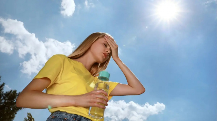 Літня небезпека: як не стати жертвою перегрівання - фото з відкритих джерел