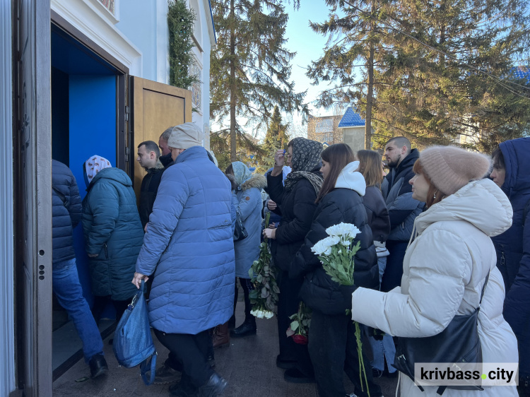 Рідні по життю - рідні на небесах: у Кривому Розі попрощалися з загиблими внаслідок ракетного обстрілу 17 січня