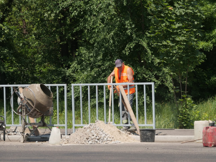 Паркани  біля доріг у Кривому Розі - фото ілюстративне з відкритих джерел
