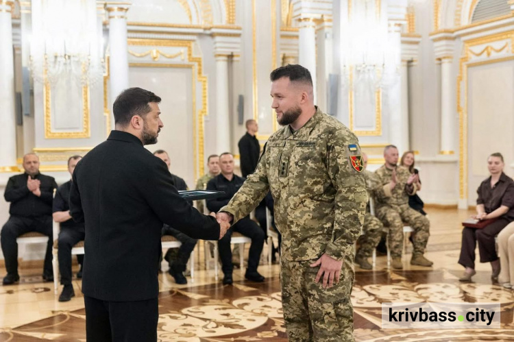 За бойовий шлях і командування: командира Rugby Team 129 ОВМБр Євгенія Дудку нагородили Хрестом бойових заслуг
