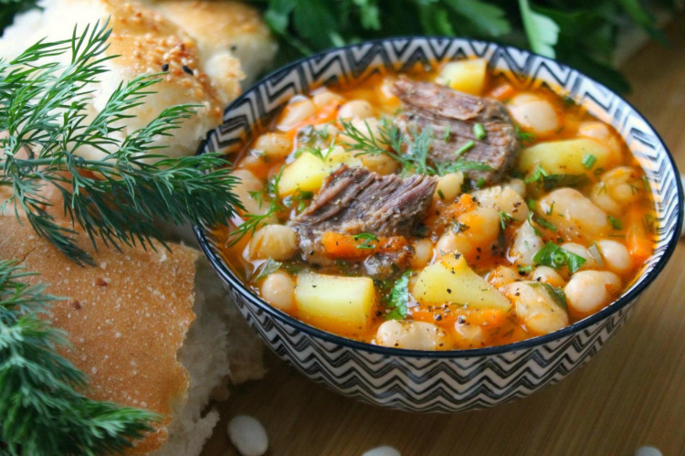 Чому дієтологи радять додавати квасолю до супів - фото з відкритих джерел